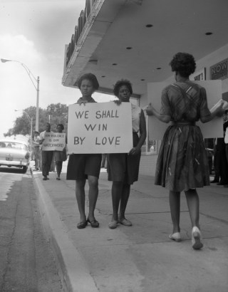 Demonstration in front of a segregated theatre in Florida in 1962.  State Archives of Florida, Florida Memory, http://floridamemory.com/items/show/4528